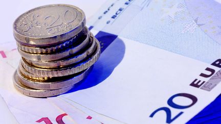 L'euro est pass&eacute; sous la barre des 1,27 dollar. (WALTER ZERLA / TIPS)