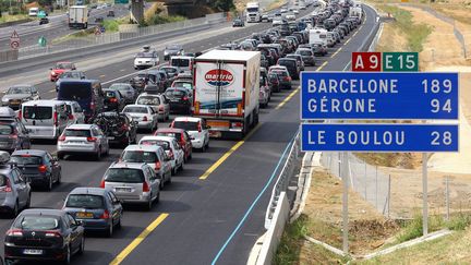 Des bouchons et ralentissements sur l'autoroute A9, le 3 ao&ucirc;t 2013.&nbsp; (MICHEL CLEMENTZ / MAXPPP)