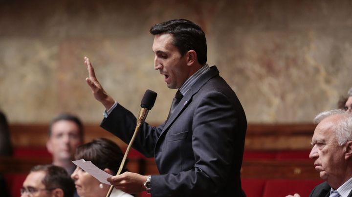 Le d&eacute;put&eacute; UMP du Vaucluse Julien Aubert prend la parole,&nbsp;le 1er octobre 2013 &agrave; l'Assembl&eacute;e nationale, lors de la s&eacute;ance de questions d'actualit&eacute; au gouvernement. (MAXPPP)