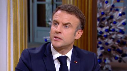 Loi immigration : Emmanuel Macron prend la défense du texte (franceinfo)