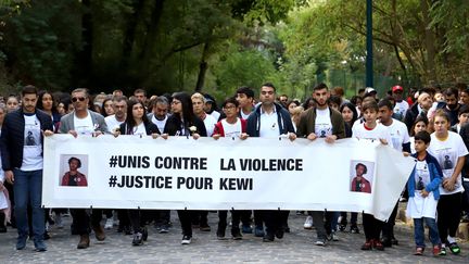 Une marche blanche en hommage à Kewi, poignardé à mort aux Lilas, le 13 octobre 2019. (DELPHINE GOLDSZTEJN / MAXPPP)