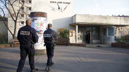 &nbsp; (L'école d'Aubervilliers dans laquelle l'enseignant s'est auto-mutilé ©Reuters/Charles Platiau)