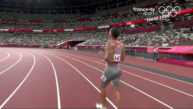 Andre De Grasse enfin titré ! Déjà quatre fois médaillés aux Jeux Olympiques, le Canadien a enfin décroché le graal en s'imposant sur le 200 m (19.62 s) devant les Américains Kenneth Bednarek et Noah Lyles.