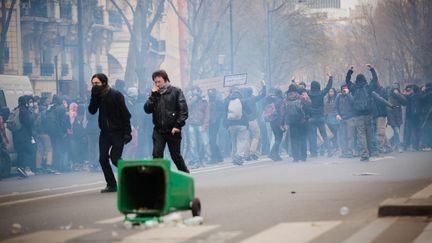 Une manifestation contre la loi Travail dégénère à Paris, le 24 mars 2016. (MAXPPP)