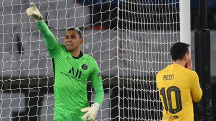 Keylor Navas a repoussé le penalty de Lionel Messi mercredi 10 mars 2021 au Parc des Princes. (FRANCK FIFE / AFP)