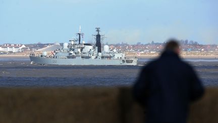 Un navire de la Royal Navy quitte Brighton (Royaume-Uni), le 5 mars 2012. (PAUL ELLIS / AFP)