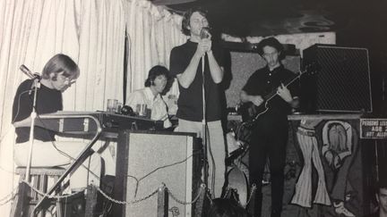 Pendant plusieurs mois, les Doors ont enflammé la scène du petit bar London Fog à Los Angeles, en 1966 (Doors Property, LLC)