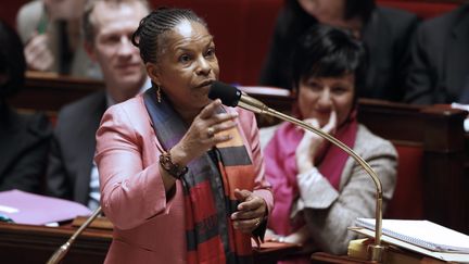 La ministre de la Justice, Christiane Taubira, d&eacute;fend le projet de loi sur le mariage pour tous &agrave; l'Assembl&eacute;e nationale, le 5 f&eacute;vrier 2013. (FRANÇOIS GUILLOT / AFP)