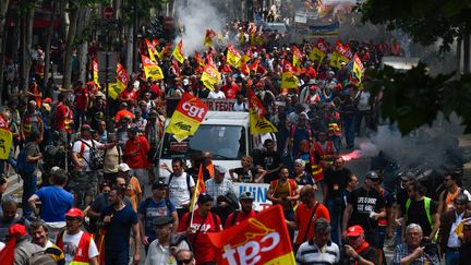 Des cheminots manifestent lors d'une journée de grève, le 4 juin 2019 à Paris. (MAXPPP)