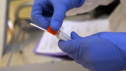 ur 127&nbsp;premiers dépistages, neuf personnes issues de ce rassemblement avaient été diagnostiquées positives au coronavirus Covid-19. (GUILLAUME BONNEFONT / MAXPPP)