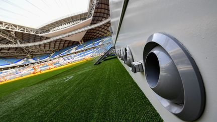 Environ 3 000 tuyaux apportent de l'air frais dans le Khalifa stadium, à Doha. (GIUSEPPE CACACE / AFP)