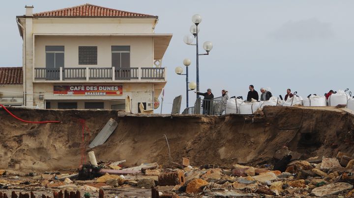 Une plage d&eacute;vast&eacute;e &agrave; Montalivet (Gironde), le 4 mars 2014. (  MAXPPP)