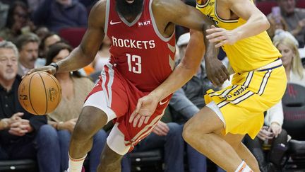 James Harden (Houston) prend le meilleur sur Klay Thompson (Golden State) (DAVID J. PHILLIP/AP/SIPA / AP)