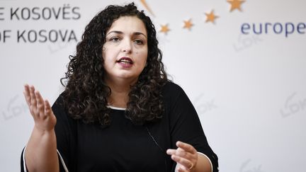 La candidate&nbsp;Vjosa Osmani lors d'une interview à Pristina, le 11 septembre 2019. (ARMEND NIMANI / AFP)