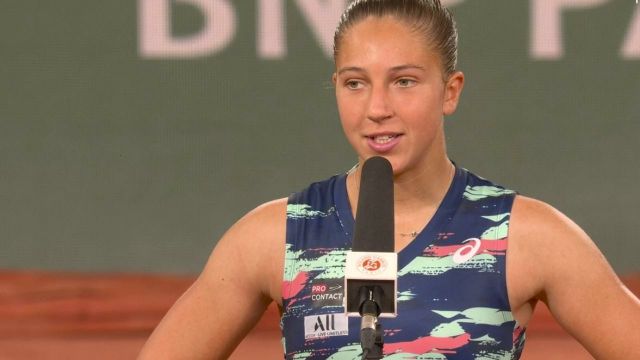 The young Habs Diane Parry looks back on her first-round exploit against defending champion Barbora Krejcikova by answering questions from Marion Bartoli and thanking the public for their incredible support.