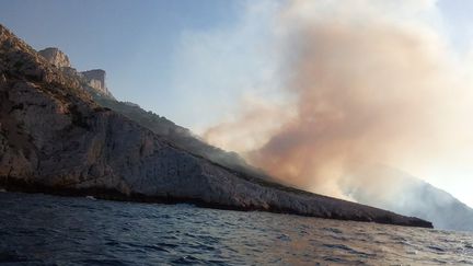 L'incendie a débuté vers 7h30, vendredi 14 septembre 2018,&nbsp;dans la calanque de Mounine, à Marseille (Bouches-du-Rhône). (MARINS POMPIERS DE MARSEILLE)