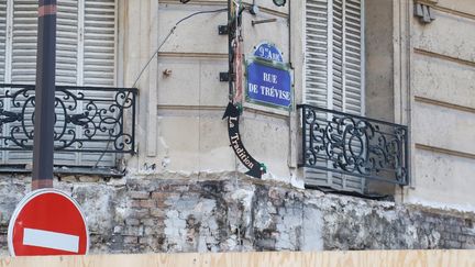 La plaque de la rue de Trévise, le 8 juillet 2019 à Paris, dans le 9e arrondissement (JACQUES DEMARTHON / AFP)