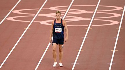 Kevin Mayer&nbsp;après l'épreuve du 400 mètres en décathlon, le 4 août 2021 aux jeux olympiques de Tokyo.
 (CROSNIER JULIEN / KMSP / AFP)