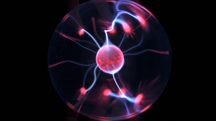 Une lampe à plasma fonctionne par excitation radiofréquence des éléments. (PHIL BALL / REX FEATURE/REX/SIPA / SIPA)