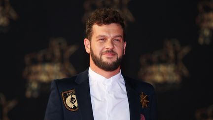 Le chanteur et accordéoniste, Claudio Capéo, en 2018. (VALERY HACHE / AFP)