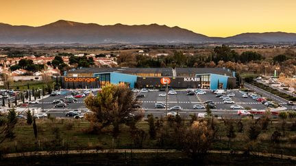 La zone économique et commerciale de la Porte d'Espagne, grande distribution, à Perpignan, en janvier 2023. (JC MILHET / HANS LUCAS)