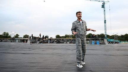 Thomas Jolly, directeur de la cérémonie de clôture des Jeux olympiques de Paris, avant la répétition de la cérémonie de clôture, le 3 juillet 2024. (CAO CAN / XINHUA / MAXPPP)