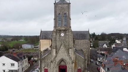 Quels sont les thèmes de la campagne présidentielle qui s'imposent en dehors de villes ? Enquête à Pipriac,&nbsp;en Ille-et-Vilaine,&nbsp;auprès des habitants.&nbsp; (France 2)