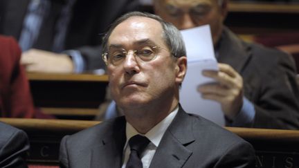 Le ministre de l'Int&eacute;rieur Claude Gu&eacute;ant &agrave; l'Assembl&eacute;e nationale (Paris), le 8 d&eacute;cembre 2011. (BERTRAND GUAY / AFP)