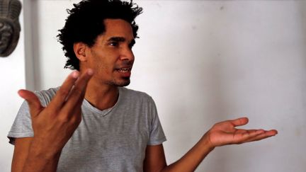 L'artiste et dissident cubain Luis Manuel Otero Alcantara à La Havane (Cuba), le 31 mai 2021. (ERNESTO MASTRASCUSA / EFE / SIPA)