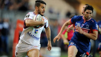 Sofiane Guitoune (Bordeaux-Bègles) échappe à la défense de Grenoble (JEAN-PIERRE CLATOT / AFP)