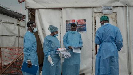 Des soignants d'un centre de traitement de patients atteints du mpox à Goma (République démocratique du Congo), le 17 août 2024. (GUERCHOM NDEBO / AFP)