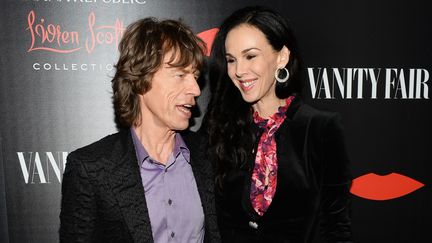 Mick Jagger et sa compagne, la styliste L'Wren Scott, posent &agrave; l'occasion du lancement d'une collection, le 19 novembre 2013, &agrave; Los Angeles (Californie). (MICHAEL KOVAC / GETTY IMAGES / AFP)