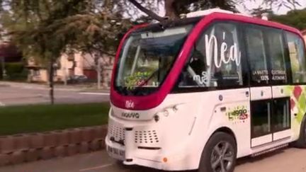 C'est une première mondiale : la ville de Gap (Hautes-Alpes) a inauguré sa première navette autonome, baptisée Néa. Elle n'a ni conducteur ni électricité. (FRANCE 3)