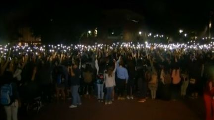 Une veillée en mémoire d'un professeur tué a été organisée à l'université de Los Angeles (Californie), jeudi 2 juin 2016.