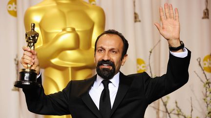 Le réalisateur iranien Asghar Farhadi après avoir remporté l'Oscar du meilleur film étranger, le 26 février 2012, à Los Angeles (Etats-Unis). (JASON MERRITT / AFP)