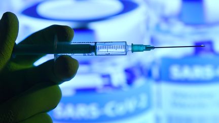 Vaccin contre le coronavirus : les autorités sanitaires restent prévenantes