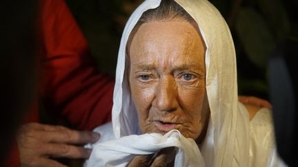 L'ex-otage Sophie Pétronin&nbsp;donne une conférence de presse après sa libération, en présence de son fils Sébastien, le 8 octobre 2020 à Bamako (Mali). (MATTHIEU ROSIER / HANS LUCAS / AFP)