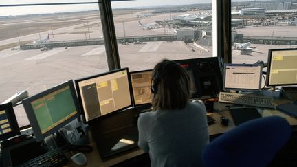 Le contrôle aérien à l'aéroport de Lyon Saint-Exupéry, le 8 août 2019. (MAXIME JEGAT / MAXPPP)