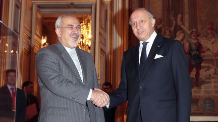 Le chef de la diplomatie iranienne,&nbsp;Mohammad Javad Zarif, et le ministre fran&ccedil;ais des Affaires &eacute;trang&egrave;res, Laurent Fabius, le 5 novembre 2013, au Quai d'Orsay, &agrave; Paris. (JACQUES DEMARTHON / AFP)