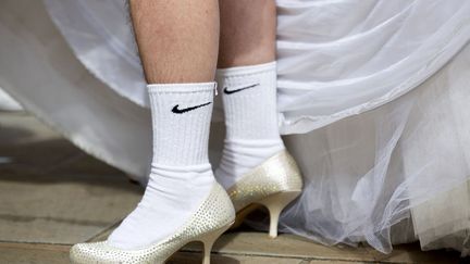 Un participant &agrave; la Gay&nbsp;pride de Londres (Royaume-Uni), le 29 juin 2013. (JUSTIN TALLIS / AFP)