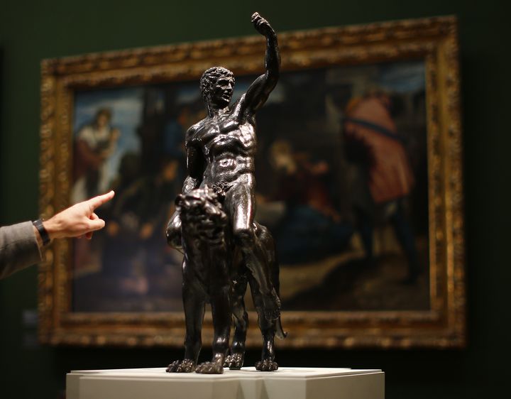 L'un des deux bronzes attribu&eacute;s, lundi 2 f&eacute;vrier, &agrave; Michel-Ange et expos&eacute; &agrave; Cambridge (Grande-Bretagne).&nbsp; (DARREN STAPLES / REUTERS )