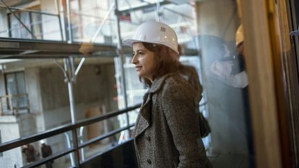 L'ancienne ministre du Logement C&eacute;cile Duflot lors d'une visite sur le chantier de construction de logements sociaux, &agrave; L'Ha&yuml;-les-Roses (Val-de-Marne), le 3 janvier 2013. (FRED DUFOUR / AFP)