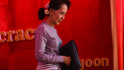 La dirigeante déchue Aung San Suu Kyi, le 5 novembre 2015 à Rangoun (Birmanie). (ROMEO GACAD / AFP)