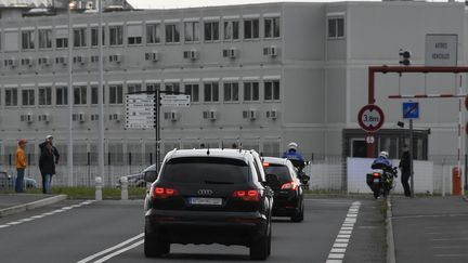 Arrivée de&nbsp;Salah Abdeslam à la prison de Fleury-Mérogis le 27 avril 2016 (DOMINIQUE FAGET / AFP)