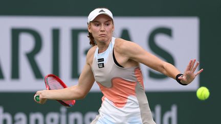 La Kazakhstanaise Elena Rybakina lors de la finale du WTA 1000 d'Indian Wells contre Aryna Sabalenka, le 19 mars 2023. (JULIAN FINNEY / GETTY IMAGES NORTH AMERICA via AFP)