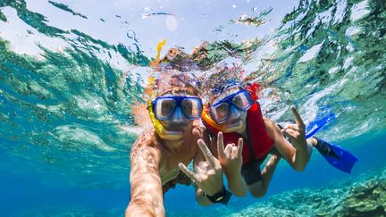 Les chiffres sur la qualité des eaux de baignade ne tiennent pas compte des intrants chimiques. (Illustration) (ANTON PETRUS / MOMENT RF / GETTY IMAGES)