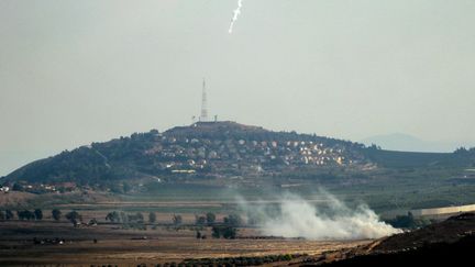 De la fumée s'élève au-dessus d'une localité du sud du Liban, le 7 septembre 2024. (RABIH DAHER / AFP)