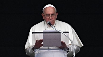 Le pape François prononce un discours le jour de la fête de la Toussaint, au Vatican, le 1er novembre 2023. (ANDREAS SOLARO / AFP)