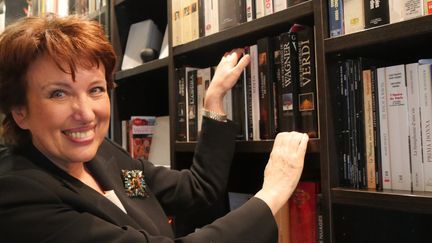 Roselyne Bachelot dans le bureau de son appartement parisien, avril 2016.
 (Lorenzo Ciavarini Azzi/Culturebox)