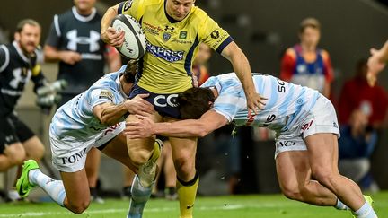 Abendanon pris en tenaille par la défense du Racing (PHILIPPE HUGUEN / AFP)